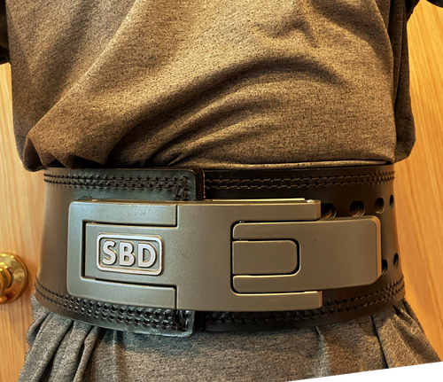 Just how tight should your weightlifting belt be? It depends…
