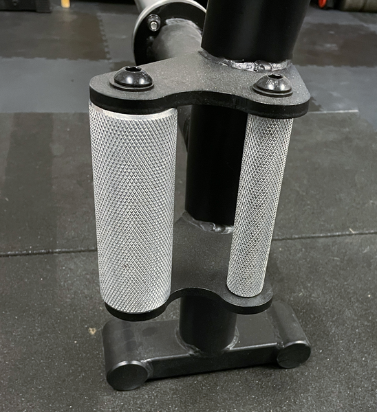 Interchangeable thick and thin handles included, both with a fairly sharp knurl